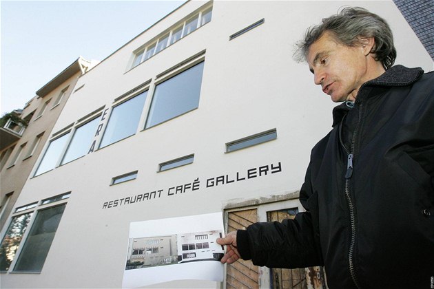 Kavárnu Era v Zem�d�lské ulici v Brn� navrhl architekt Josef Kranz.