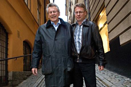Otec a bratr spisovatele Stiega Larssona. Neměli s ním prý nijak dobré vztahy, nakonec však jeho majetek zdědili právě oni.