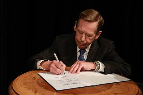 Vclav Havel pebr ocenn od msta Trutnova