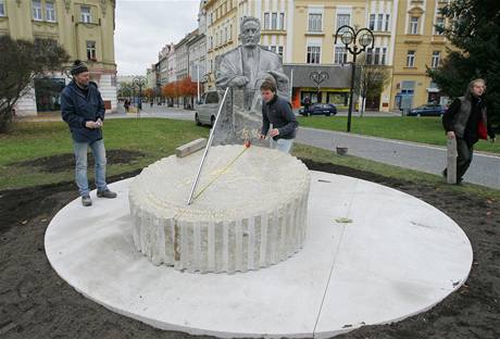 Instalace sochy krlovhradeckho starosty Ulricha