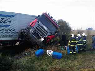Nehoda kamionu u Hemanova Mstce