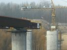 V litopadu 2005 pekonal most na dálnici D8 údolí se státní hranicí s Nmeckem.
