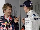 GUT. Nmec Sebastian Vettel z Red Bullu si povídá s vítzem kvalifikace na Velkou cenu Brazílie formule 1. Pekvapiv byl nejrychlejí Nemc Hülkenberg.