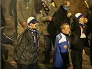 CO JE? CO JE? CO JE? Fanouci Baníku Ostrava dlali se ped stadionem stetli s policií. Pi zásahu byl pouit slzný plyn, kvli tomu bylo utkání s Plzní perueno.