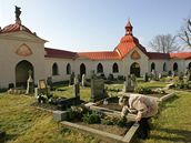 Hbitov u kostela svatho Jana Nepomuckho na Zelen hoe bude od roku 2016 zruen.