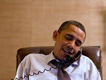 Prezident Barack Obama telefonuje Johnu Boehnerovi po volbch do Kongresu (2. listopadu 2010)