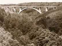 Historick foto mostu.