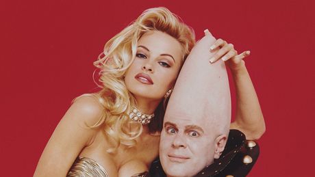 Playboy prodává část své sbírky umění - Pamela Anderson a Dan Ackroyd