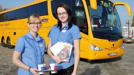 Janurovy stevardky u brzy budou vítat zákazníky v havajských sukních.