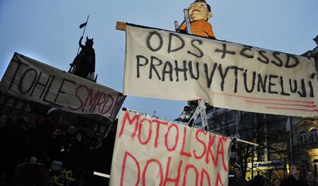 Proti koalici ODS a SSD v Praze sepsali lidé petici, 17. listopadu dokonce demonstrovali na Václavském námstí.