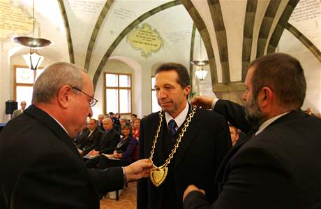 Primátorem krajského msta se podruhé stal obanský demokrat Jaroslav Vymazal (na snímku uprosted)