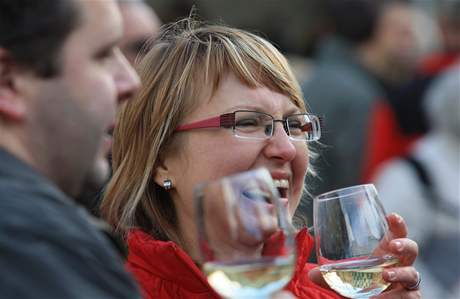 Lidé radji kupují lehí vína - nebolí po nich tolik hlava. Ilustraní foto