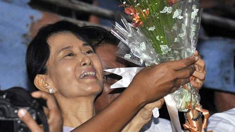 Barmsk disidentka Su ij promluvila by la po dlouhch letech v domcm vzen proputna na svobodu (13. listopadu 2010)