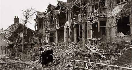 Nmeck letectvo vybombardovalo anglick Coventry bhem jedin noci ze 14. na 15. listopadu 1940.
