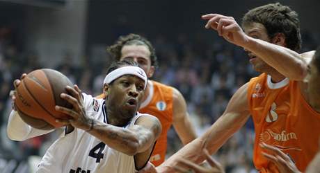 Allen Iverson v dresu Besiktase