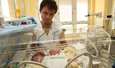 Primá novorozeneckého oddlení zlínské nemocnice Josef Macko je navrený na cenu Purpurové srdce.