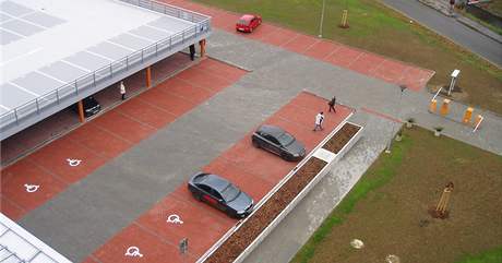 Parkovací dm v Krajské nemocnici Tomáe Bati ve Zlín funguje od roku 2010.