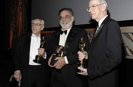 Eli Wallach, F.F. Coppola a Kevin Brownlow na pedávání estných Oscar