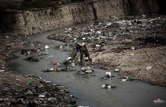 Ze zpustoeného Haiti kadoron utíkají tisíce lidí. Ilustraní foto