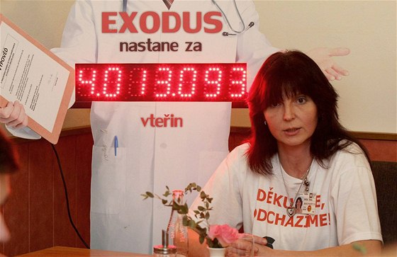 Lékařka Šárka Drinková měřila naposledy zájemcům krevní tlak. Počítadlo měřilo vteřiny do podání výpovědi lékařů.