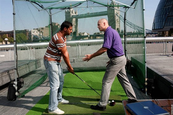 Je libo potrénovat golf pímo ve stedu Londýna, na dohled od Tower Bridge? Nic snazího.