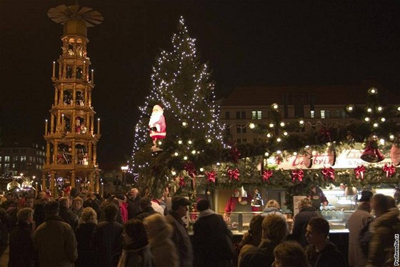 Vánoční trhy v Drážďanech. 