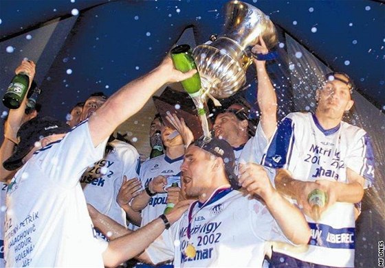 Oslava mistrovského titulu v roce 2002. Podle odborníků měl tehdy Slovan nejlepší tým ve své historii.
