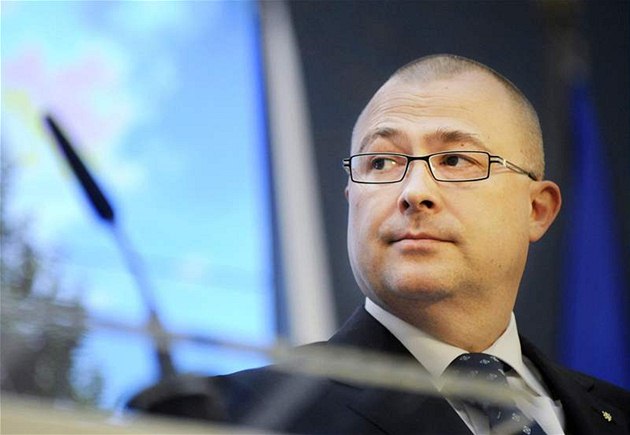 N�kdej�í nám�stek obrany Martin Barták (na fotografii) �ádal miliony dolar� za vy�e�ení armádní zakázky, zjistila MF DNES