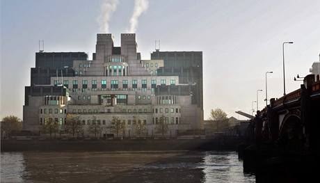Sídlo britské zpravodajské slu�by MI6 v Londýn�.