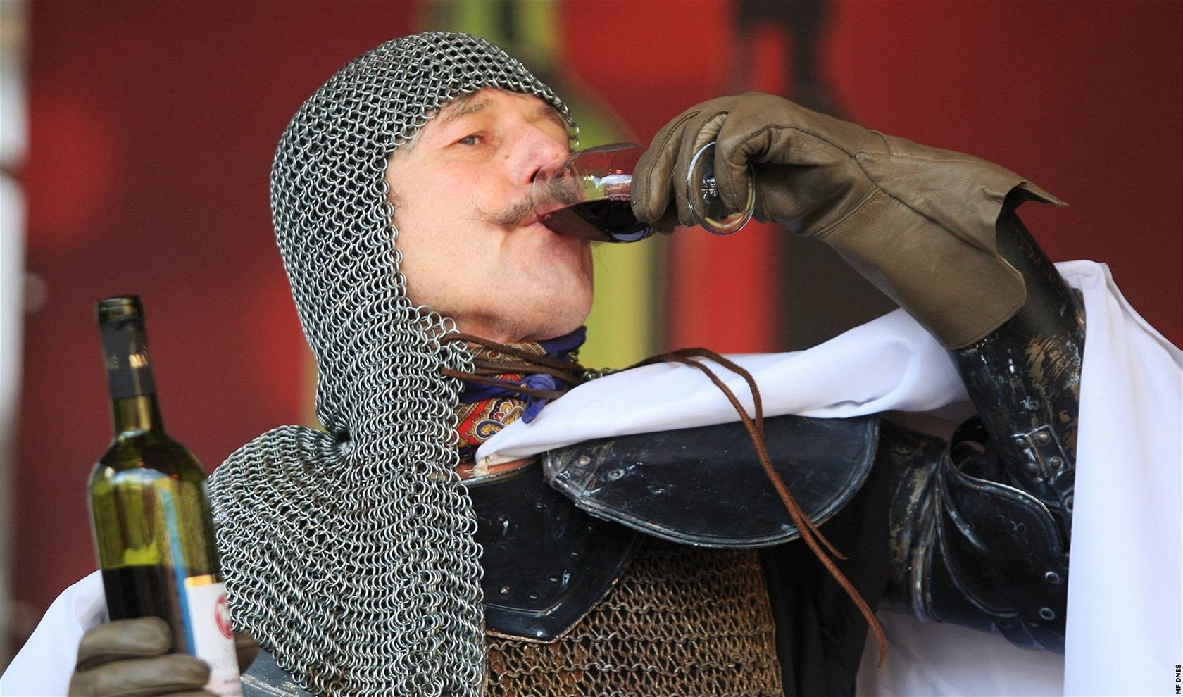 Z lo�ského otevírání Svatomartinského vína na hodech v Brn�.