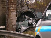 Nehoda na R10 mezi Prahou a Mladou Boleslav, pi kter zemel idi. (13. 11. 2010)