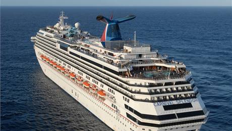 Lo� Carnival Splendor  paralyzoval po�ár ve strojovn� (10. listopadu 2010)