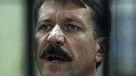 Rus Viktor Bout elí obvinní z obchodování se zbranmi (11. srpna 2010)