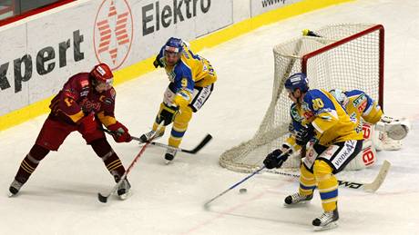 Momentka z duelu Jihlava - Ústí nad Labem (lutá).