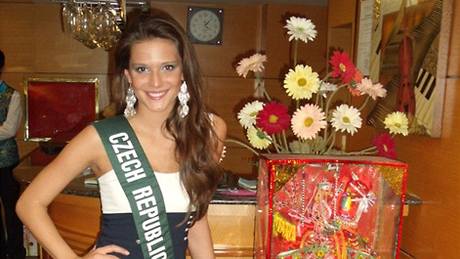 eská Miss Vitalita 2010 Carmen Justová na mezinárodní souti Miss Earth 2010