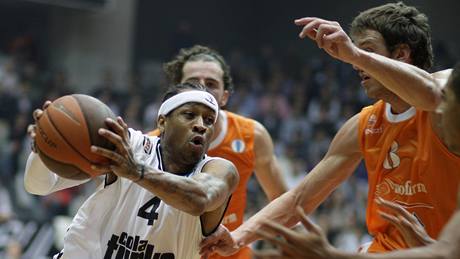 Allen Iverson v dresu Besiktase