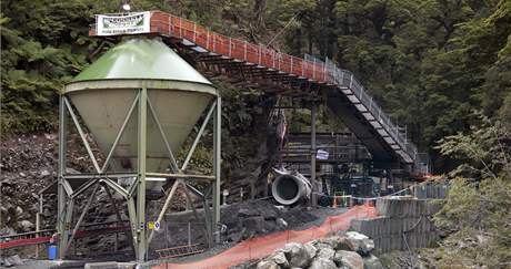 Vstup do dolu Pike River ve mst Greymouth (21. listopadu 2010)