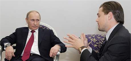 Rusk premir Vladimr Putin pi setkn s americkm hercem Leonardem DiCapriem v Petrohrad. (23. listopadu 2010)