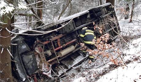 Pevrácené auto na eleznorudsku. (23. listopadu 2010)