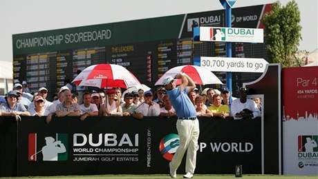 Graeme McDowell se uchz o titul nejlepho evropskho hre roku. Nkolik povtinou blch lid to v Dubaji dokonce zajm.