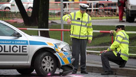 Opilá idika nabourala policejní auta. Ilustraní foto