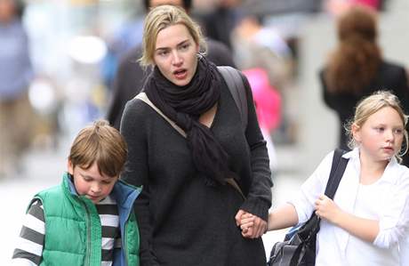 Kate Winsletov a jej syn Joe a dcera Mia