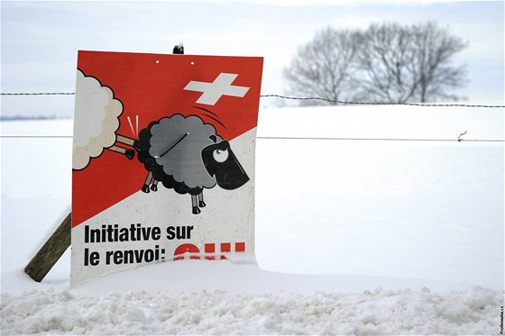 Propaganí materiál výcarské národní strany v Chatel-St-Denis (28. listopadu 2010) 