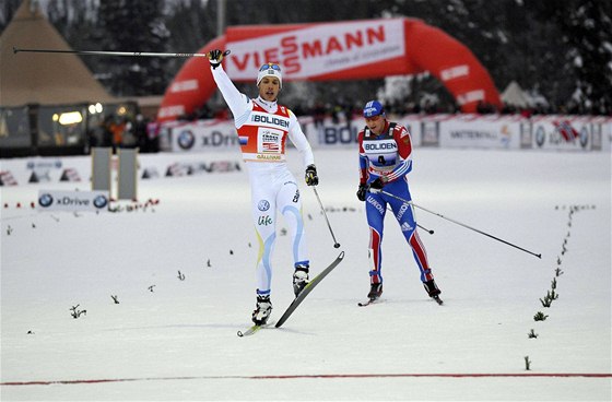 V CÍLI. Marcus Hellner (vlevo) se raduje z vítzství védské tafety na 4x10 kilometr.