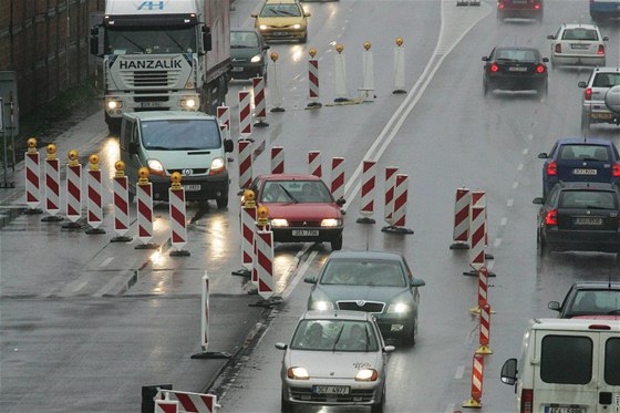 Rekonsrukce kiovatky Diamant komplikuje dopravu na výpadovce z eských Budjovic na Strakonice.