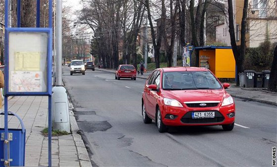 Ulice tefánikova ve Zlín, kde není ádný pechod pro chodce.