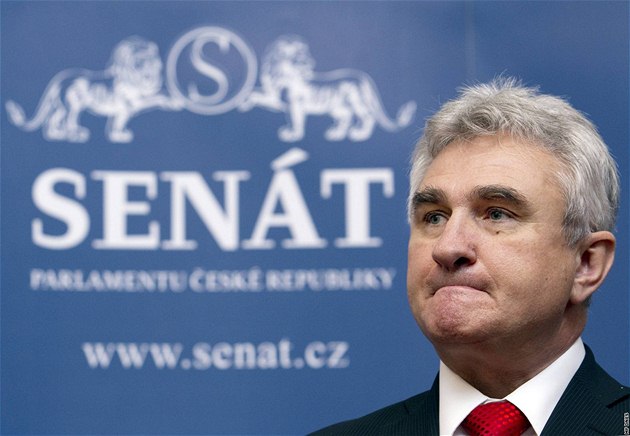 Sociální demokraté v Senátu upozornili, �e vládní návrh církevních restitucí jde p�ed únor 1948 a zpochyb�uje pozemkovou reformu a její revizi z roku 1947.