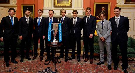 astnci tenisovho Turnaje mistr v Londn na setkn s britskm premirem Davidem Cameronem (tet zleva).