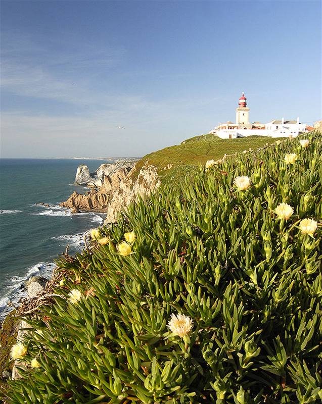 Maják a útesy na Cabo de Roca