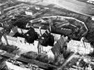 Norimberský justiní palác. V pozadí vznice, kde byli dreni nacistití zloinci